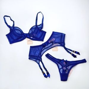 NWT Agent Provocateur Cruz Sapphire 3 Piece Set: 32C Bra AP2 S Thong & Suspender